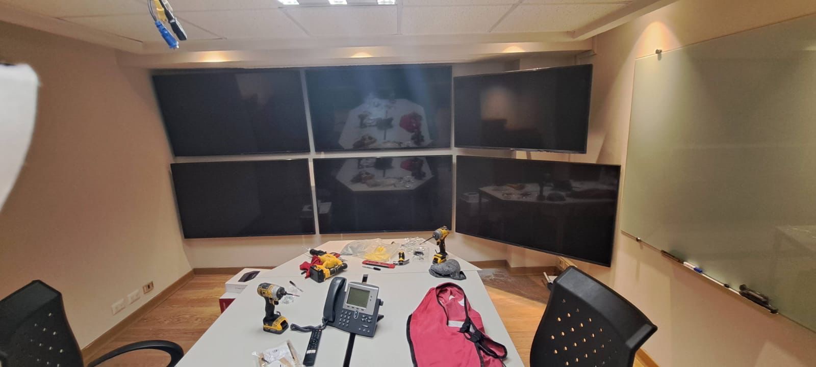 Monitoreo con múltiples pantallas